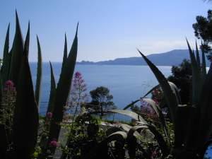 Click the image to view photos taken whilst walking on this 1-day itinerary.